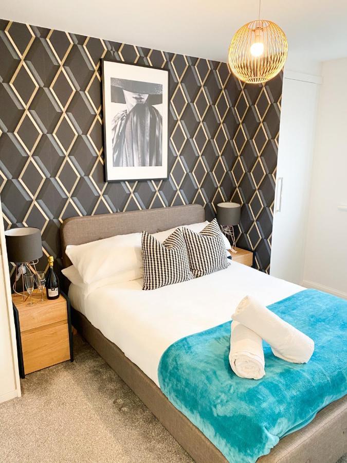 Tudors Esuites 3 Bed House Garden & Netflix Бірмінгем Екстер'єр фото
