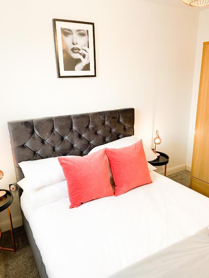 Tudors Esuites 3 Bed House Garden & Netflix Бірмінгем Екстер'єр фото